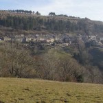 Le village de Barre des Cevennes, entre les schistes et les grès et calcaires