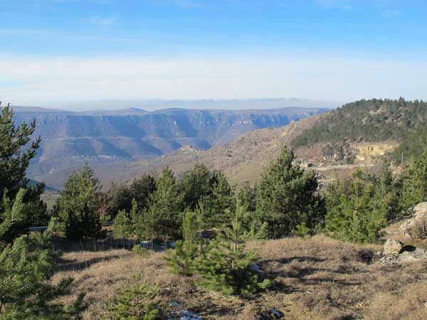 Sentier géologique de Barre des Cévennes: Vue sur le Causse