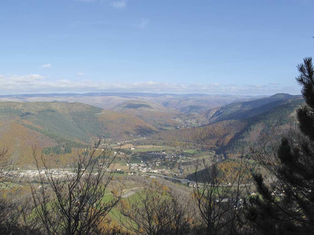 Vue sur la vallée de Bédouès et Cocurès depuis Florac.