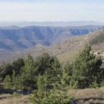 Vue sur Saint-Laurent-de-Trèves et le Causse Méjean