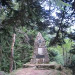 Stèle en hommage des botanistes de l'Hort-de-Dieu.