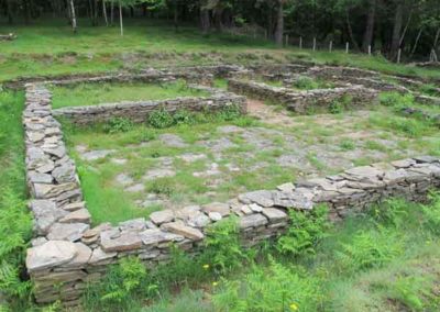 Terrasse dallée des ruines de la villa gallo-romaine de Saint-Clément