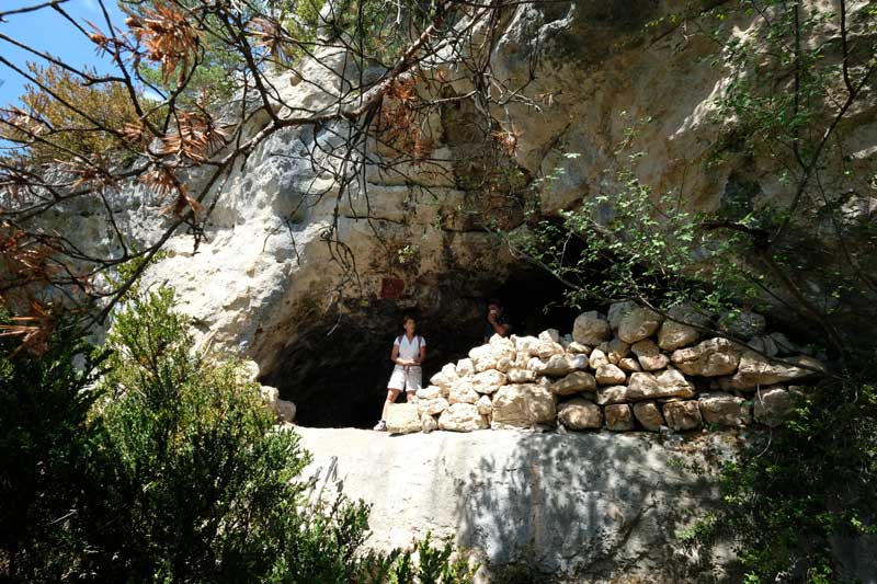L'abri sous roche - Cassagnes (photo Laurent Marsault)