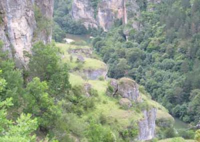 Corniches calcaires dans les Gorges du Tarn à Sainte-Énimie