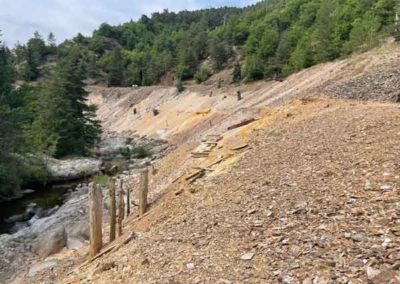 Haldes le long du Trévezel sur le site minier de Villemagne - Le Roquet
