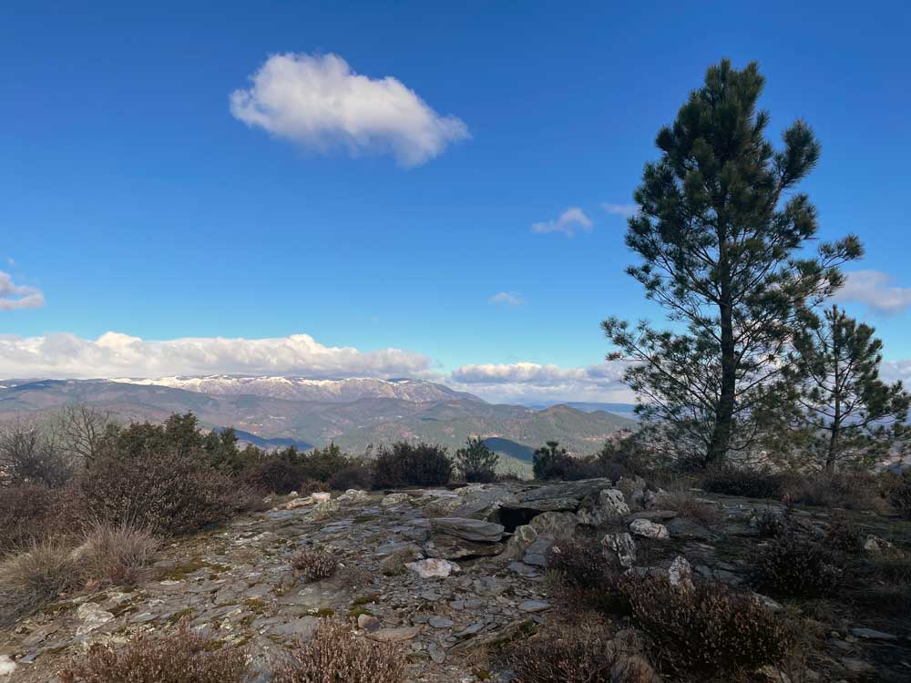 Randonnée sur les coffres néolithiques du Mortissou (Vallée du Galeizon, Saint-Martin-de-Boubaux)