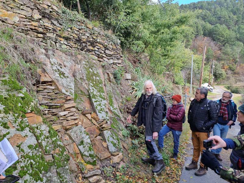 Les fondations du mur à Murjas - Vallée de la Ganière - Brahic - Les Vans (photo de Philippe Gaubert).