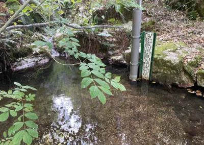 La station hydrométrique au gué (Vallée Obscure, Peyrolles)