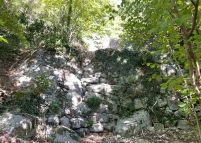 Tencat en gros blocs granitiques (Vallée Obscure, Peyrolles)